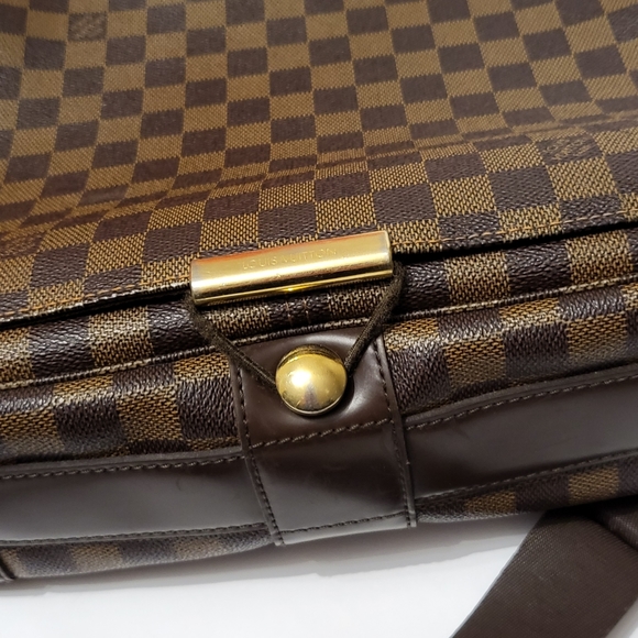 Louis Vuitton - Picture 13 of 16